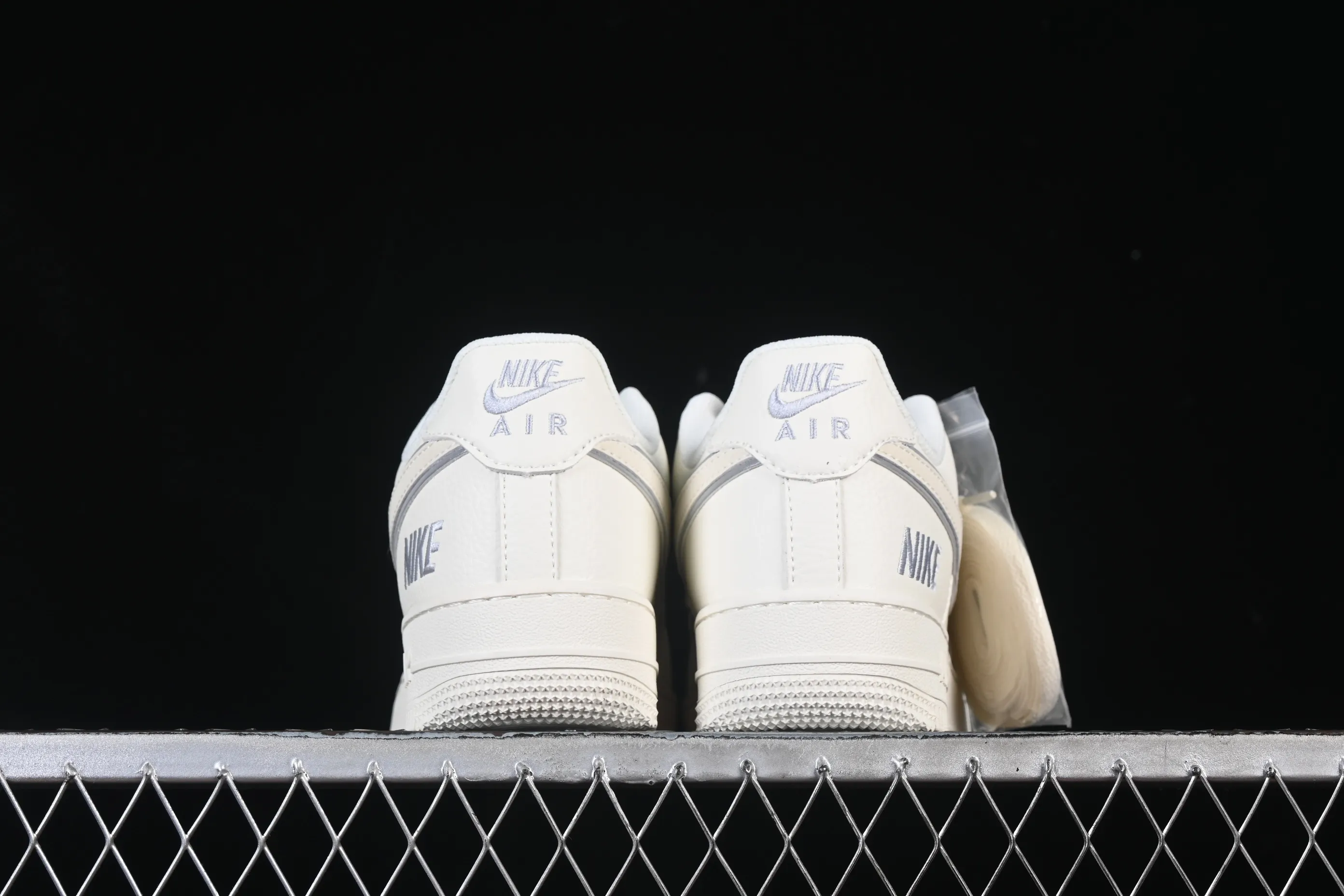 All categories Nk Air Force 1 Air Force series Nk Air Force 1 Low Air Force low-top Nike Air Force 1'07 Low Nike embroidery Air Force 1 low-top casual sneakers CS5288-045